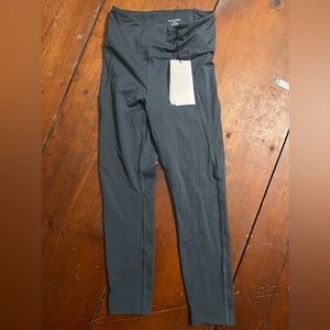 Bondi Born NWT small slate Logan 6/8 crop leggings